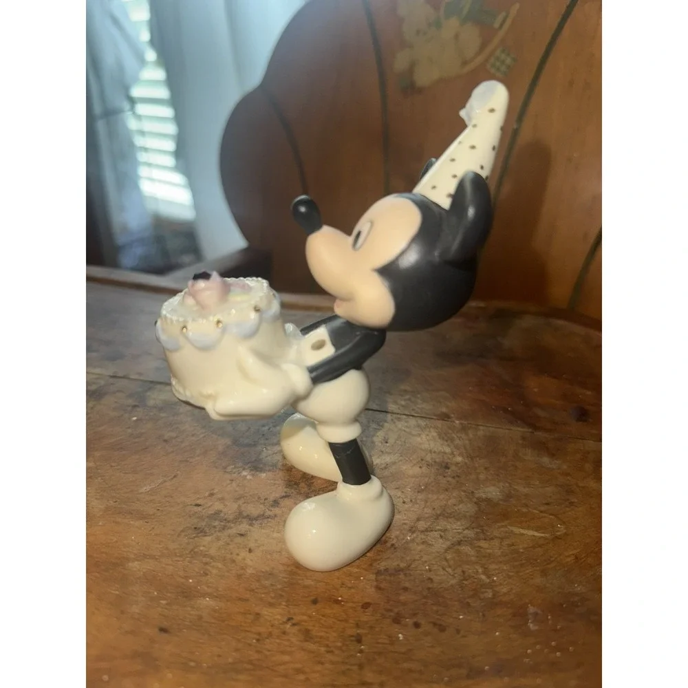 Mickey Mouse birthday cake by Lennox